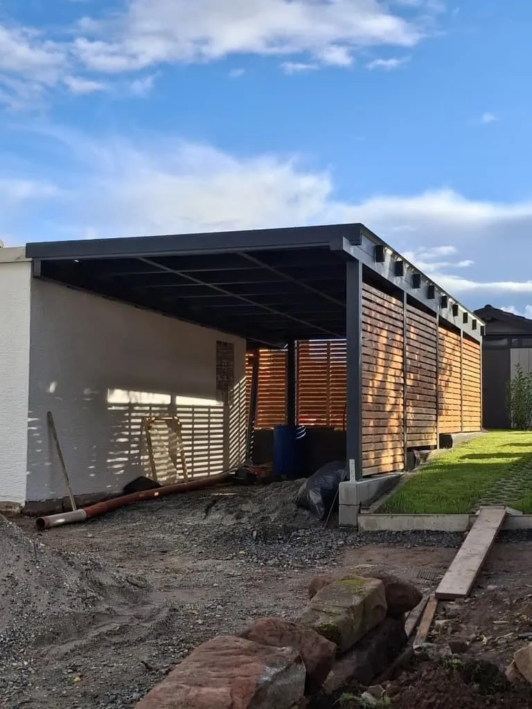Montagearbeiten am Haus